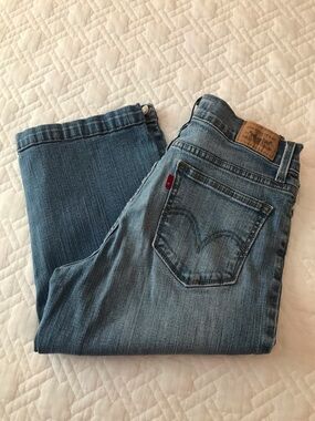 Levi's Perfectly Slimming 548 Capri Jeans Size 8